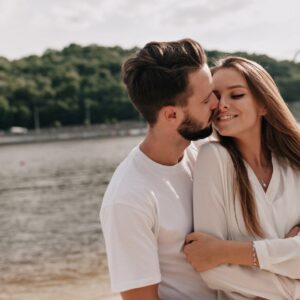 https://andradadan.com/axs/wp-content/uploads/2025/04/couple-love-enjoying-summer-time-near-lake_291650-366-300x300.jpg