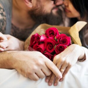 https://andradadan.com/wp-content/uploads/2022/03/husband-surprised-wife-with-red-rose-bouquet_53876-146058-300x300.jpg