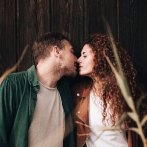 https://andradadan.com/wp-content/uploads/2023/02/front-view-couple-kissing-with-wooden-background_23-2148243243-300x300.jpg